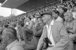Fußballspiel KSC : MSV Duisburg im Wildparkstadion.