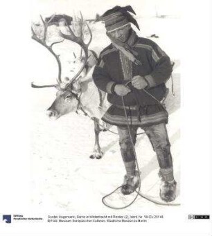 Same in Wintertracht mit Rentier (2)