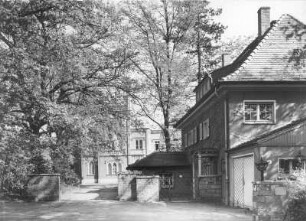 Dresden-Loschwitz, Schillerstraße 4. Villa Orlando (1848/1853; H. Erhard). Straßenfront mit Nebengebäude