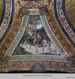 Christus Pantokrator mit den vier Evangelisten und Szenen aus der Kreuzlegende und Heiligen in den Zwickelfeldern : Christus Pantokrator mit den vier Evangelisten und Szenen aus der Kreuzlegende