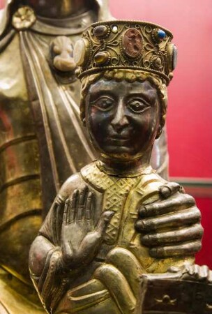 Frankreich. Limousin. Correze. Beaulieu sur Dordogne. Eglise Saint Pierre. Abteikirche. Tresor. Kirchenschatz. Thronende Madonna. 12 jahrhundert. Detail. Jesus