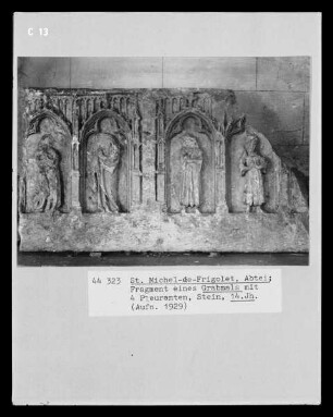 Fragment eines Grabmals mit vier Klagefrauen
