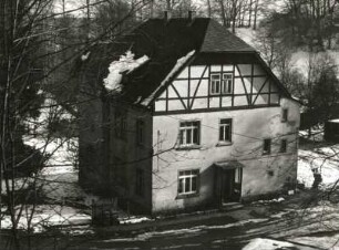 Augustusburg-Kunnersdorf, Dittmannsdorfer Straße 9. Wohnhaus und ehemaliges Kontorgebäude der Grobgarnspinnerei Fa. Weißbach (1906). Straßenansicht