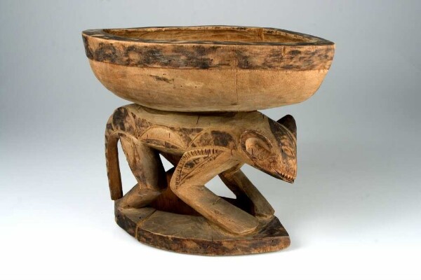 Bowl with animal figure