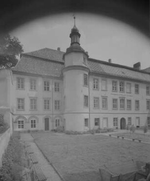Lieberose. Schloß, Ostflügel, Hofseite mit Taubenturm