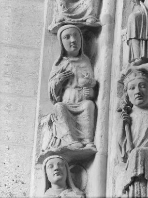 südliche Portalanlage, Detail: kluge Jungfrau