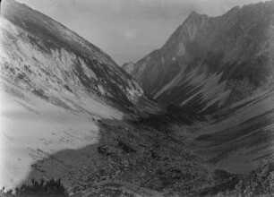 Gebirge : Blick in ein Gebirgstal