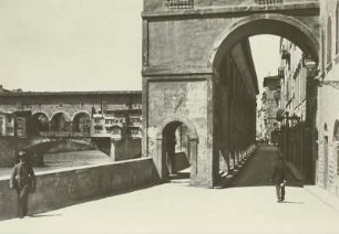 Florenz. Blick in die Via d' Archibusieri. Links der Ponte Vecchio mit den Läden der Goldschmiede