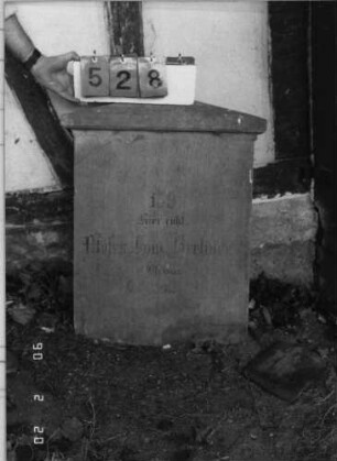Grabstein 528