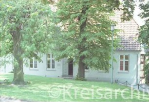 Kirchberg 9: ehemaliges Pastorat: Traufseite mit Eingang