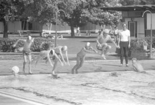 Badebetrieb im Freibad Rüppurr
