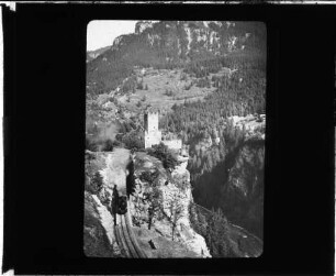 Landschaft mit der Ruine Campell / Campi