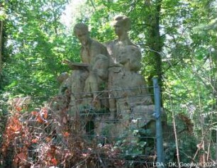 Pionierleiter mit jungen Pionieren; Berlin, Treptow-Köpenick