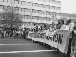Großdemonstration in der Ostberliner Innenstadt