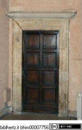 Portal mit Kardinalswappen des Marco Barbo