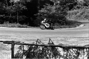 Schauinsland: Holzschlägermatte; Motorräder in der Kurve; Nr. 10
