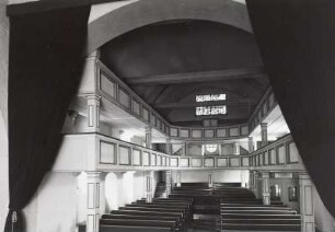 Ruhla, Inneres der Stadtkirche : Ruhla, Stadtkirche (1660-1662; J. M. Richter). Innenansicht des Westflügels (Neue Kirche)