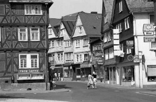 Haiger: Hauptstraße vom Markt aus, mit Giebelhäusern