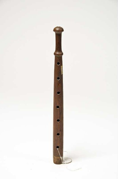 Oboe with conical tube with finger holes