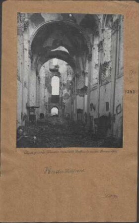 Durch französ. Granaten verwüstete Dorfkirche an der Somme