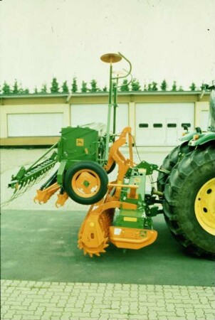 Fotografie: Drillkombination, Kastendrillmaschine, Kreiselegge, Zahnpackerwalze, Drillsaat