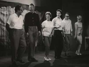 Teil dir den Siegerkranz: Achim Strietzel, Klaus Becker, Inge Wolffberg, Mathias Schmalfuss, Wolfgang Gruner, Edith Elsholtz. Probe in der Schiefen Bühne