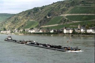 [Mittelrheintal: Schiff auf dem Rhein bei Kaub]