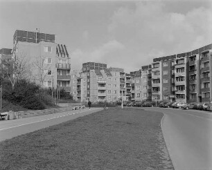 Blick vom Moritzburgring gegen Wohnhäuser