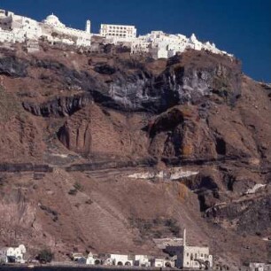 Thera = Santorini. Steilküste unter Firá, 260 m, 1.480 Einwohner. Ag9