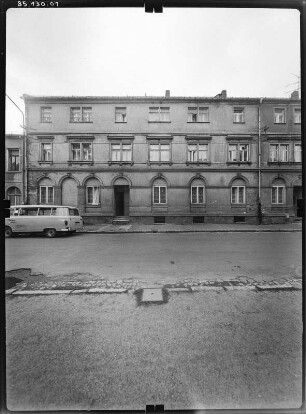 Kamenz, Heinrich-Heine-Straße 4. Wohnhaus (um 1900). Straßenfront (Teilansicht)