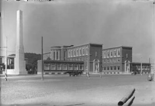 Rom. Foro Mussolini. Stadio dei Marmi (1928/1932) und Mussolini-Obelisk (Carrara-Marmor; Höhe 17,40 m, Gewicht ca. 300 t)