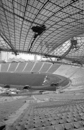 München: Olympiastadion mit Dachkonstruktion