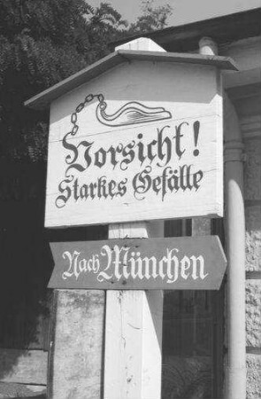Dachau: Schild, Vorsicht Starkes Gefälle nach München