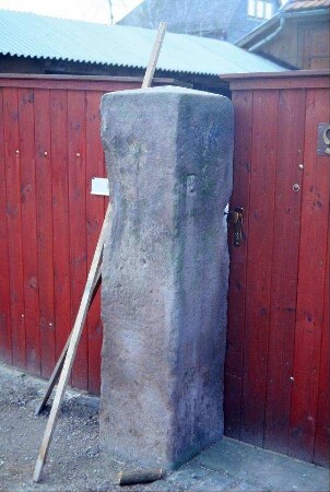 Sandsteinsäule als Torpfeiler