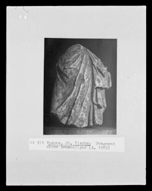 Fragment einer Gewandfigur