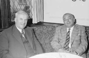 Feiburg: Oberpostdirektion; Staatssekretär Dr. Steinmetz und Direktor des Intern. Weltpostvereins Dr. Hess