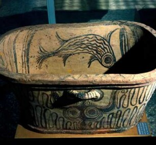 Bemalte Larnax : Agios Nikolaos (Kreta), Archäologisches Museum. Bemalte Larnax aus Sitia
