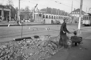 Bau einer Fußgängerunterführung am Bahnhofplatz.