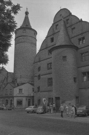 Kitzingen: Westseite des Rathauses und Turm