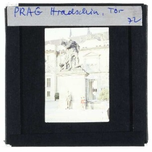 Prag, Hradschin (Burg) : Westtor, Kämpfende Titanen