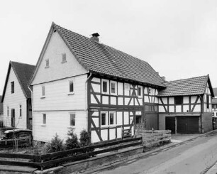 Streckhof mit Wirtschaftsgebäude; Lauterbach, Am Mühlbach 14