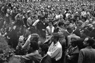 Freiburg: Stadthalle; Publikum bei der Wahlversammlung; Willy Brandt
