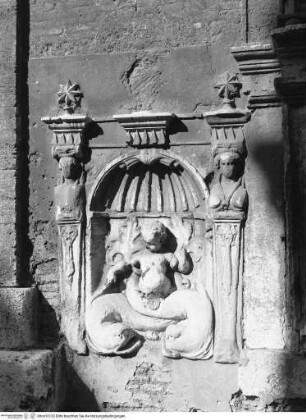 Brunnen mit Putto und Delfinen
