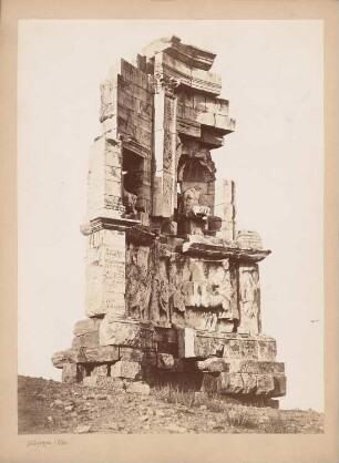Monument des Philopappus, Athen: Seitenansicht Tiefrelief