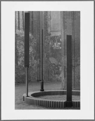 Installation von Ansgar Nierhoff, St.-Georgen-Kirche, Wismar