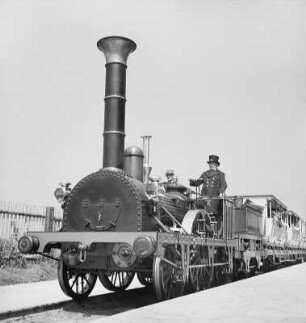 Nachbildung (Modell 1:1) der Dampflokomotive "Adler" mit dem ersten deutschen Eisenbahnzug der Strecke Nürnberg - Fürth (1835)