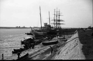 Braila: Kai mit königlichem Schiff und Schulschiff