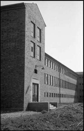 Warburg: Konservenfabrik, Torflügel, von Westen her gesehen