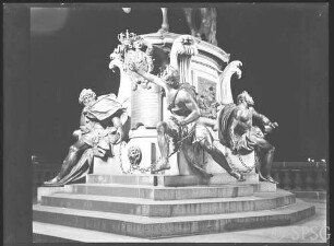 Berlin, Sockel des Denkmals des Großen Kurfürsten, von Andreas Schlüter, Nahaufnahme.