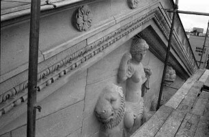 Kaufhaus Karstadt Kaiserstraße 147. Restaurierung und Rekonstruktion der klassizistischen Fassade